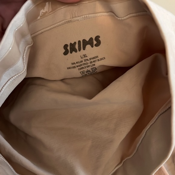 SKIMS MATERNITY SCULPTING SHORT MID THIGH - Picture 8 of 12